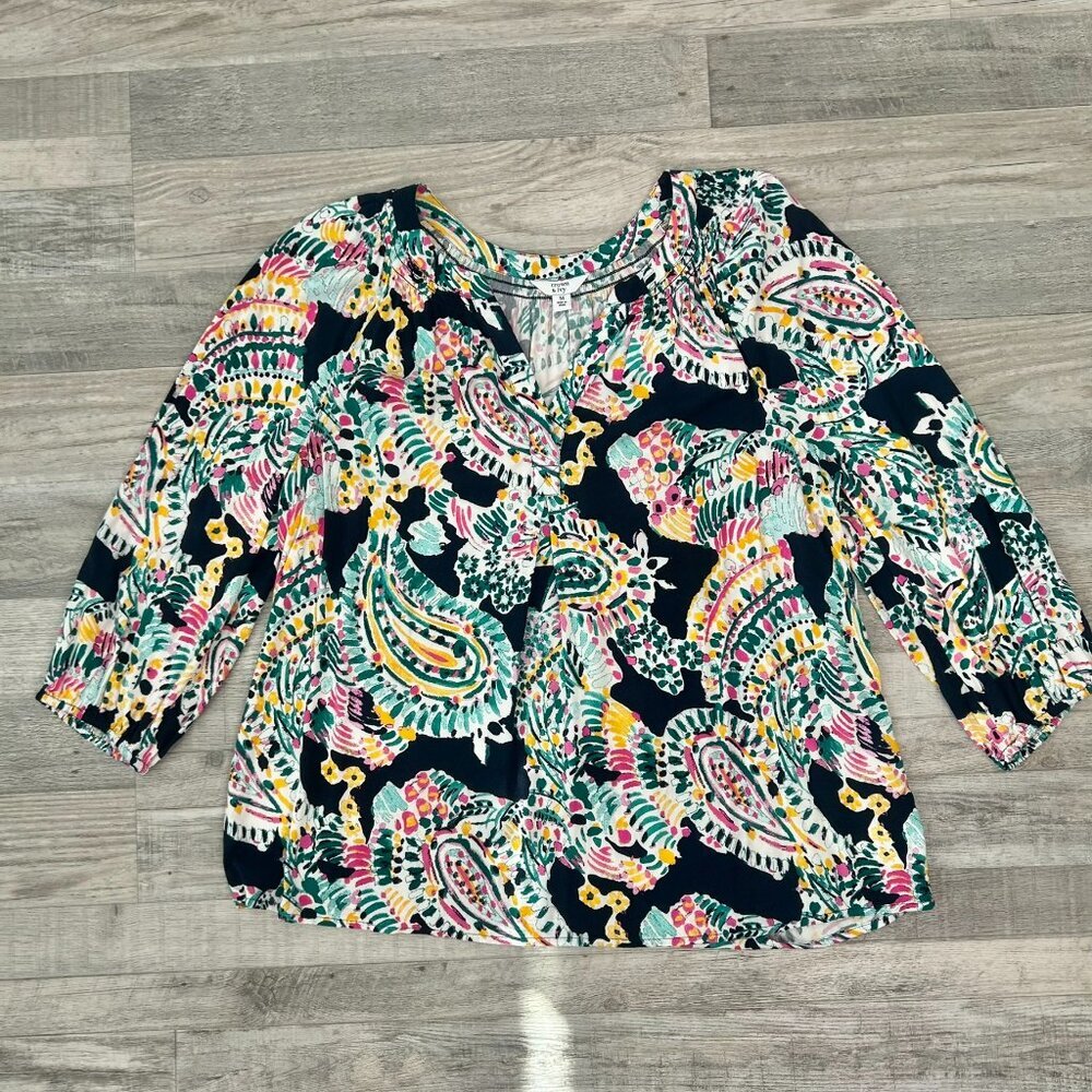 Crown & Ivy Paisley Print 3/4 Sleeve V-Neck Top Size Medium S14